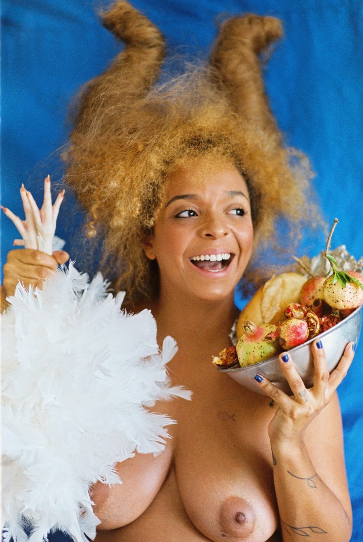 Anelis Taurina por caroline bittencourt 18